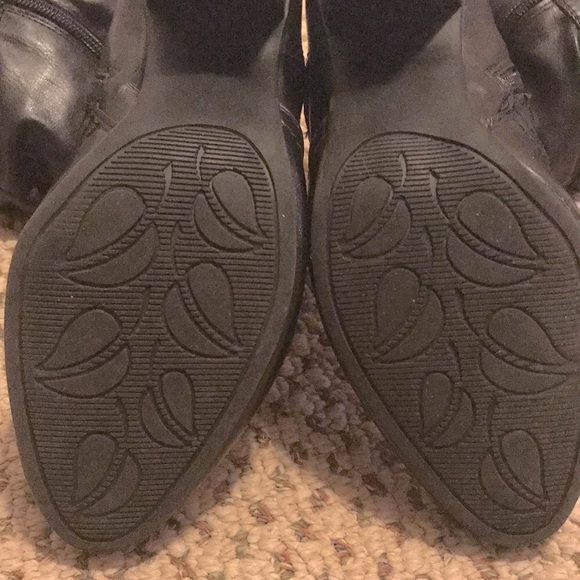 Mid Rise black boots - zip up side 2.5”heel size 7 White Mountain - Picture 11 of 11